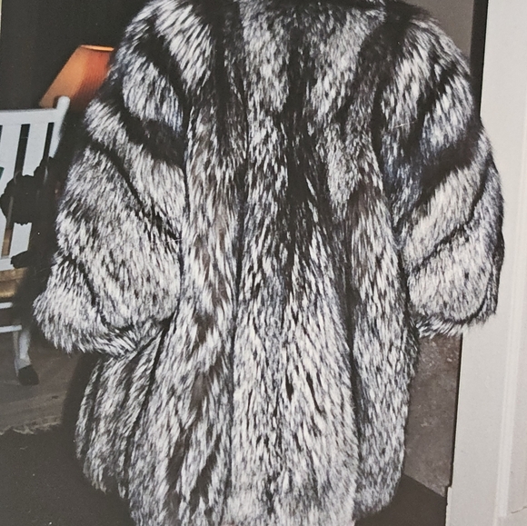 I Magnin Crystal Silver and Black Fox Fur Coat - Picture 10 of 11